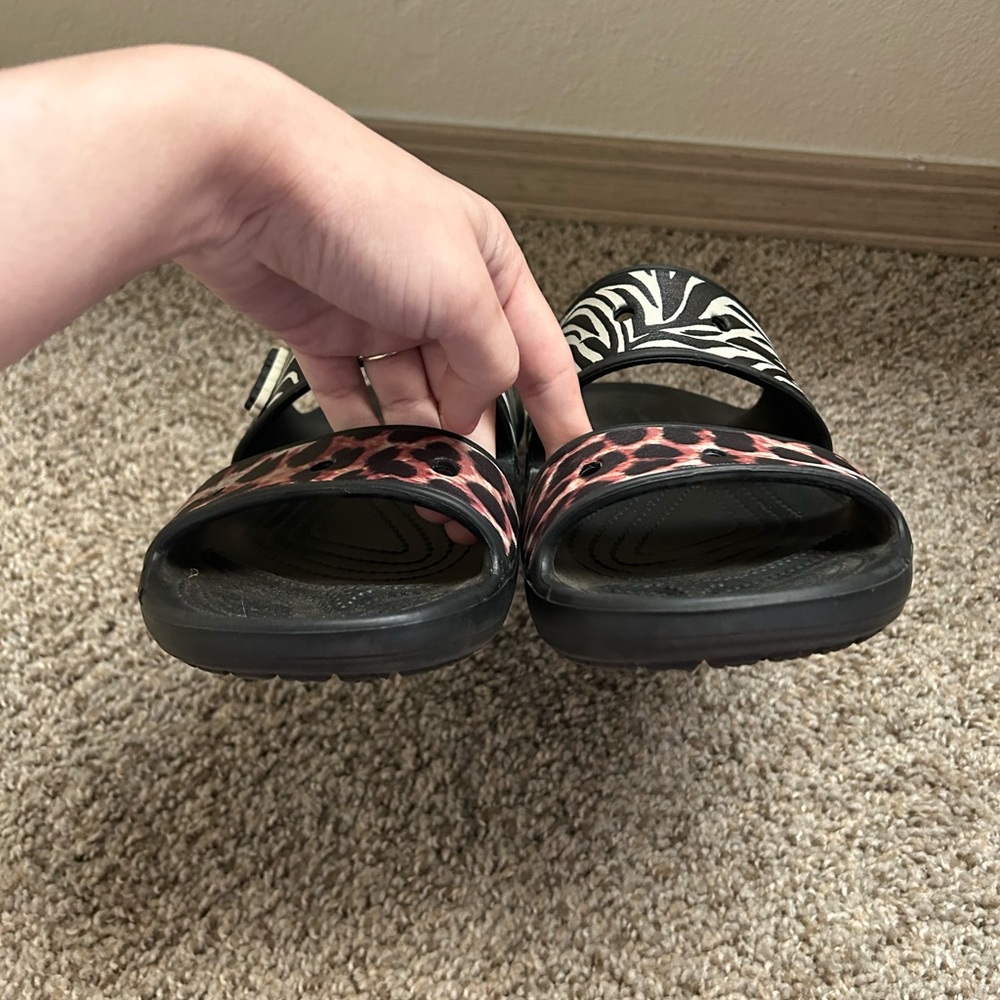 Crocs Unisex Classic Animal Remix Two-Strap Slide Sandals Women's 10 Men's 8 Blk - Picture 6 of 10